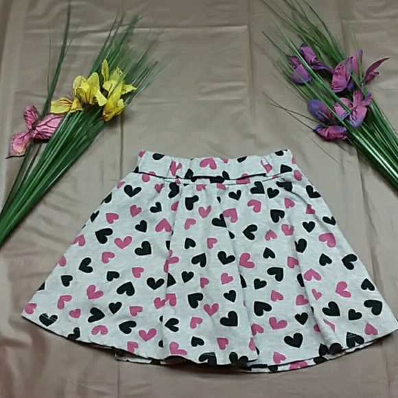 kidtopia Other - Kidtopia girls 5 Gray skirt w pink & black hearts